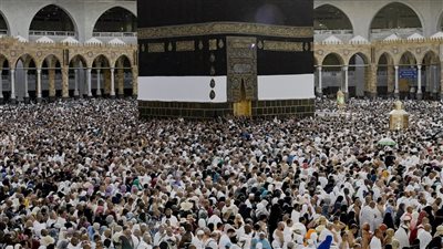 مكة المكرمة تفيض بالحجيج مع بدء موسم الحج (صور)