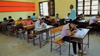 طلاب الثانوية العامة 2023 يؤدون امتحان مادتي الفيزياء والتاريخ