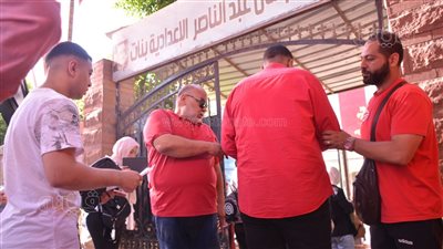 لحظة دخول طلاب الثانوية العامة 2023 إلى اللجان لأداء امتحان مادتي الكيمياء والجغرافيا (فيديو وصور)