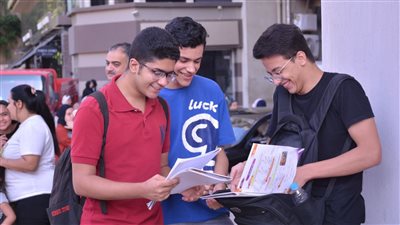 فرحة الأدبي وحزن العلمي، ردود فعل طلاب الثانوية العامة بعد أداء مادتي الكيمياء والجغرافيا بالقاهرة