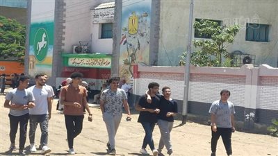 فرحة طلاب الأدبي بالجغرافيا أمام لجان الامتحانات في الشرقية (فيديو) 