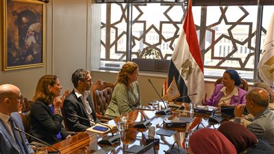 وزيرة البيئة تلتقي رئيسة منطقة إفريقيا والشرق الأوسط وآسيا لشركة سانوفي العالمية