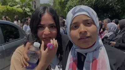 طالبة بالثانوية العامة: امتحان الجغرافيا زي الفل وبلغوا المراقبين إننا اتخنقنا (فيديو) 