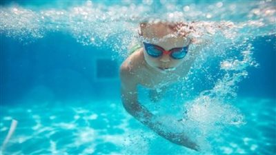 تسمم 12 شخصا بالكلور في مسبح أمريكي