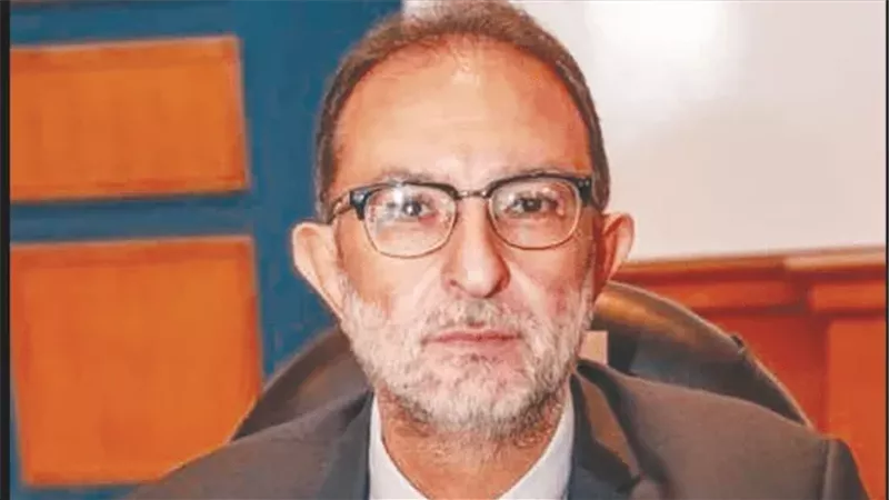 الدكتور طارق الهوبي،
