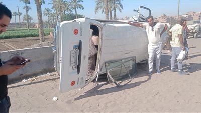 إصابة 7 أشخاص في انقلاب ميكروباص بالبدرشين (صور) 