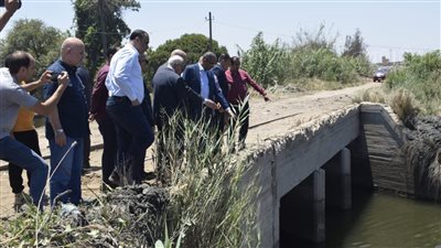 وزير الإسكان ومحافظ بورسعيد يشددان على سرعة إعادة ضخ المياه للمحافظة (صور)