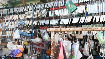 قبل العيد، تعرف على أسعار السكاكين وأدوات الشوي في سوق السلاح (فيديو وصور)