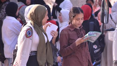 طالبة بالثانوية العامة في القاهرة: طباعة امتحان الجغرافيا غير واضحة (فيديو) 