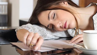 لماذا يسبب ارتفاع درجة الحرارة النعاس؟ 6 أسباب تعرف عليها 