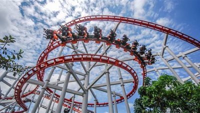 مصرع وإصابة 10 أشخاص في حادث خروج قطار بمدينة ملاهٍ في السويد