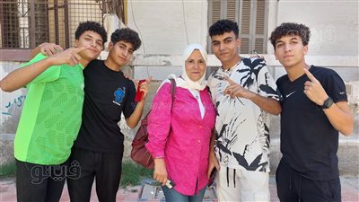 فرحة بين طلاب الأدبي بسهولة امتحان الجغرافيا في بورسعيد (صور) 