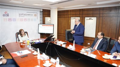 وزيرة التخطيط تتابع تطورات العمل بمراكز خدمات مصر والتوسع في المراكز التكنولوجية 