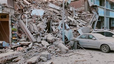 خسائر بشرية وتلفيات، تفاصيل انهيار عقار 13 طابقا بالإسكندرية (بث مباشر)