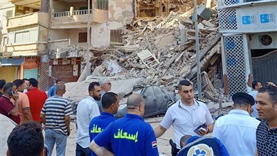 ناجية من عقار الإسكندرية: هربت من السرير على الشارع وربنا أنقذني من الموت (فيديو)