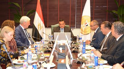 هشام آمنة: تنفيذ استثمارات في مشروعات مياه الشرب والصرف ضمن حياة كريمة