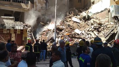 سكان عقار الإسكندرية يكشفون تفاصيل اللحظات الأخيرة قبل الانهيار (بث مباشر)