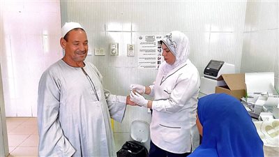 تقديم خدمات طبية وبيطرية خلال قافلة سكانية بمركز الدلنجات بالبحيرة (صور)