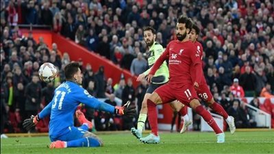 محمد صلاح يتوج بجائزة هدف الموسم مع ليفربول (فيديو)