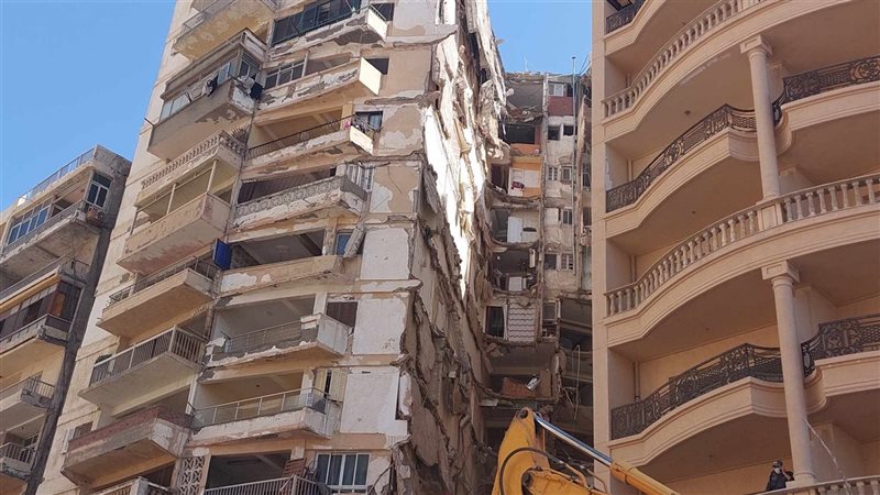 عقار الإسكندرية المنهار،