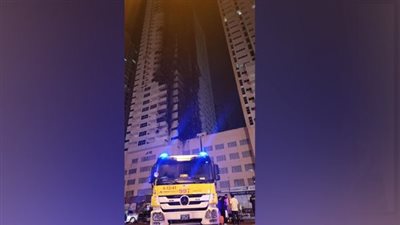 فيديوهات جديدة لحريق برج عجمان السكني والدفاع المدني يسيطر على النيران