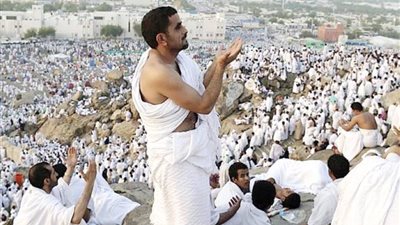 السياحة تعلن نجاح تصعيد الحجاج إلى عرفات واستعدادات قصوى لنفرتهم لمزدلفة