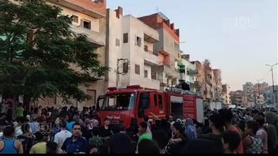 تفحم 3 جثث وإصابة 3 آخرين في حريق سيارة بالصف