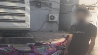 القبض على قائد دراجة نارية بسبب أداء حركات استعراضية أعلي الدائري