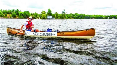رجل إطفاء يجوب العالم بوسائل نقل غير آلية
