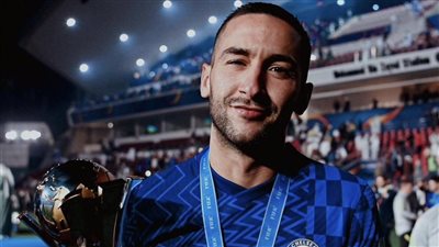 النصر وتشيلسي يوقعان عقود انتقال حكيم زياش إلي الفريق السعودي 