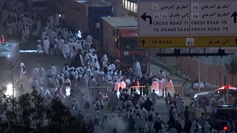 حجاج بيت الله يصعدون