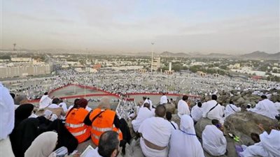 حجاج بيت الله الحرام يستقرون في مشعر مزدلفة (فيديو)