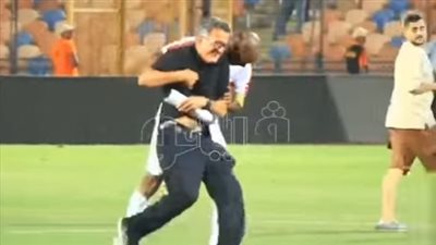 بالقوة، شيكابالا يصطحب أوسوريو لجماهير الزمالك للاحتفال بالفوز على غزل المحلة (فيديو) 