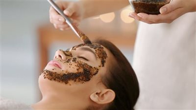 طريقة عمل ماسك القهوة لوجه مشرق في العيد