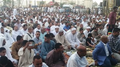 أهالي محافظة الأقصر يؤدون صلاة العيد بساحة مسجد سيدي أبو الحجاج الأقصري (فيديو وصور)