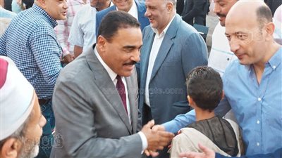 محافظ مطروح يصل إلى المسجد الكبير لأداء صلاة عيد الأضحى وسط الأهالي ( صور)