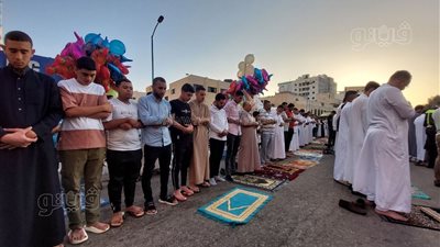 بدء صلاة عيد الأضحى وسط زحام من توافد كبير من الأهالي بمطروح (فيديو وصور)