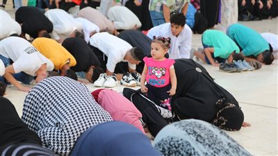 رغم تحذيرات الأزهر والأوقاف، اختلاط الرجال والنساء في صلاة عيد الأضحى (فيديو وصور)