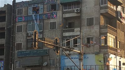 إطلاق شلال بالونات على المصلين بمسجد المدينة بالعجمي (صور)