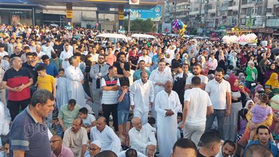 5 صور ترصد أداء صلاة عيد الأضحى بالعجمي في الإسكندرية