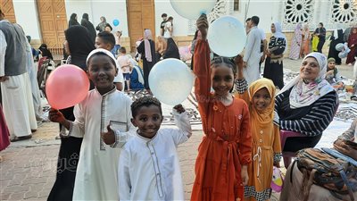 إقبال من الأطفال على الألعاب والبالونات في الإسماعيلية عقب انتهاء صلاة العيد (صور) 