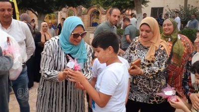 توزيع الحلوى والبالونات على أطفال السنطة بالغربية احتفالا بعيد الأضحى المبارك (فيديو)