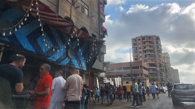 اصطفاف أصحاب الأضاحي أمام محلات الجزارة بالإسكندرية|صور 