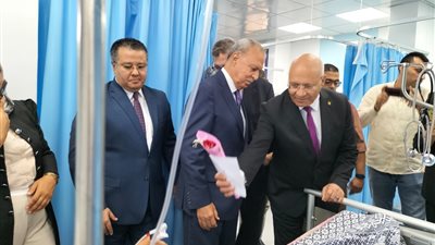 محافظ القليوبية ورئيس جامعة بنها يزوران المستشفي الجامعي لمشاركتهم عيد الأضحى (صور)