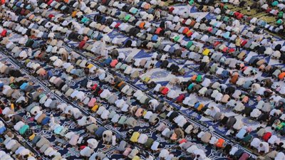 صلاة العيد وتوزيع شيكولاته وزيارة المقابر، 10 صور ترصد مظاهر الاحتفال بالعيد بالمنوفية