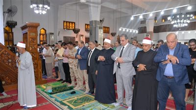 قيادات الإسماعيلية أدت صلاة عيد الأضحى بمسجد الدوحة (صور) 