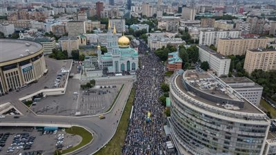 200 ألف مسلم يؤدون صلاة عيد الأضحى بمساجد موسكو (صور)