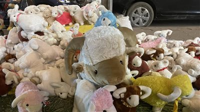 صناعة الدباديب والخراف اللعبة، أبرز احتفالات عيد الأضحى في الكوربة بمصر الجديدة (فيديو) 