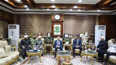 محافظ المنيا يستقبل المهنئين بعيد الأضحى المبارك