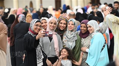صور السيلفي تتصدر احتفالات أولى ساعات عيد الأضحى بالأزهر (صور)